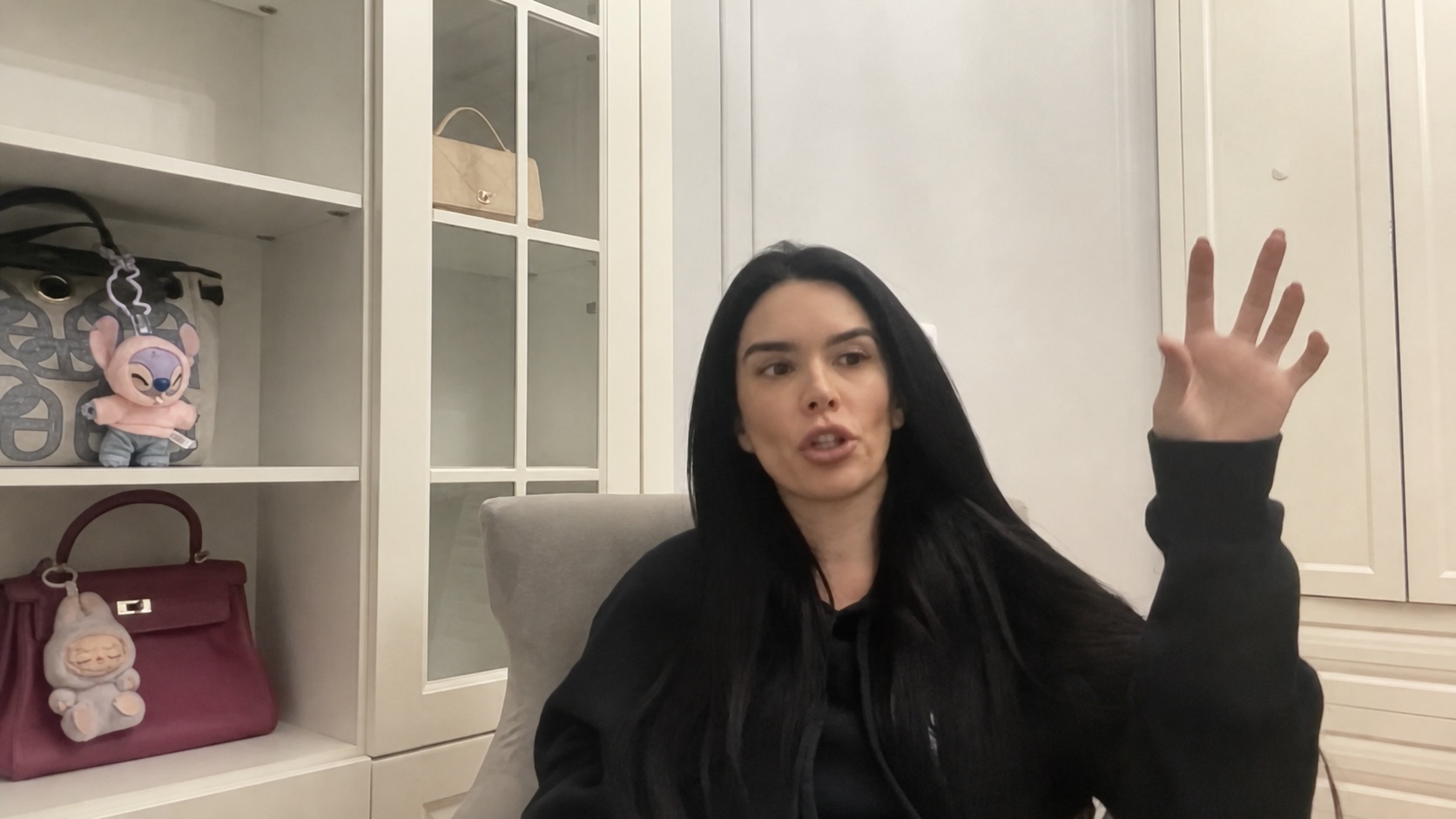 Кадр июльской конференции: вопросы зрителей